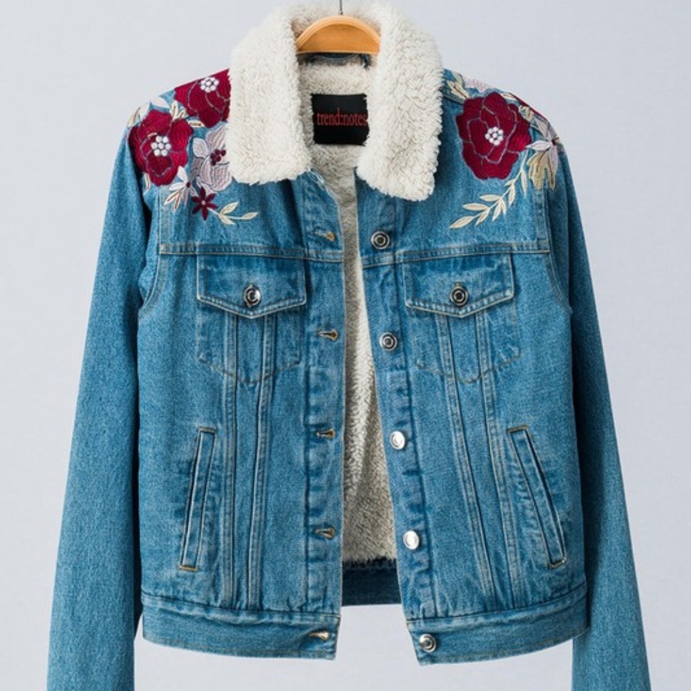 Retro embroidered denim jacket with faux lining
